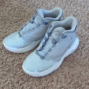 Kid's Jordan Basketball Shoes Size 5.5 🏀